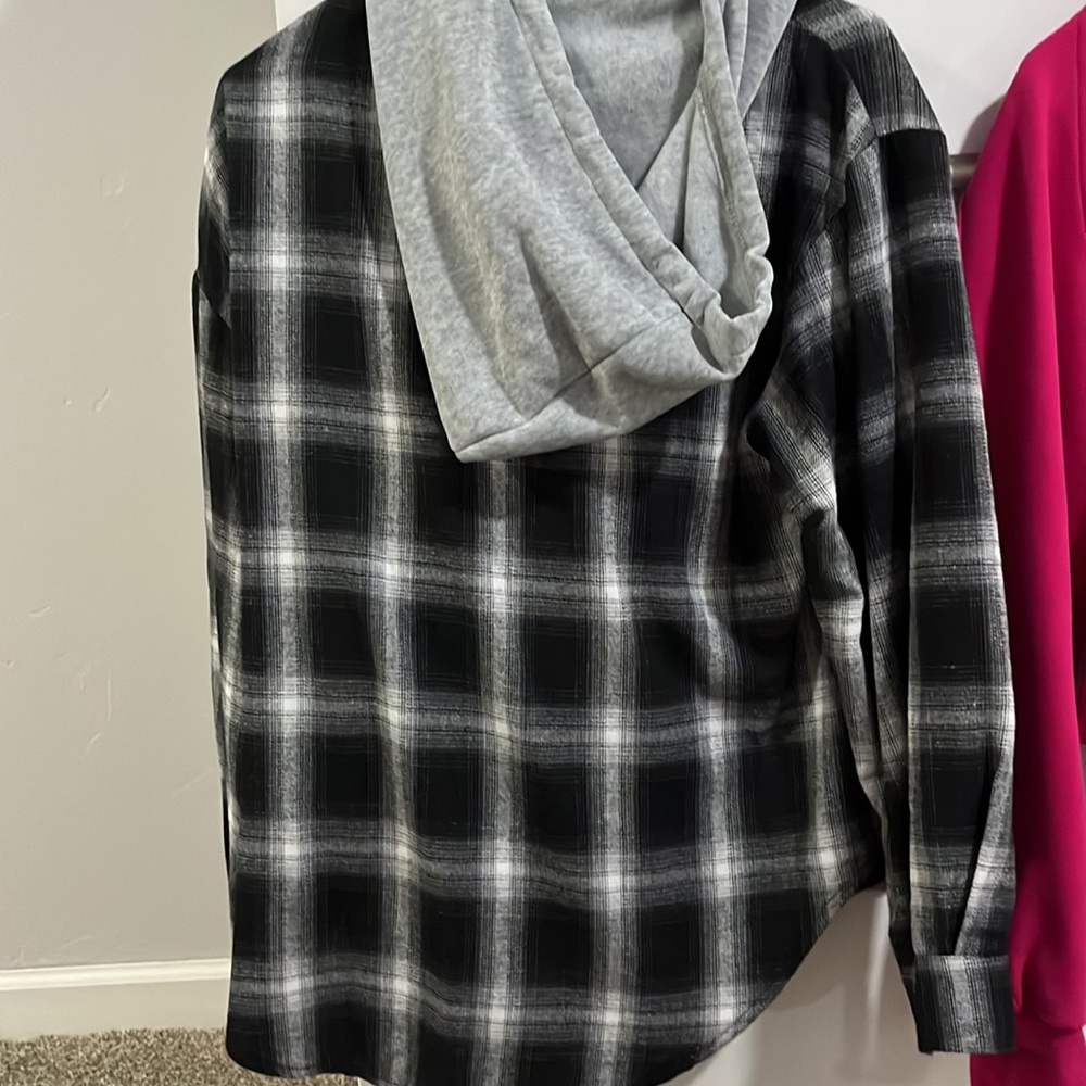 Flannel/shacket - Picture 2 of 2